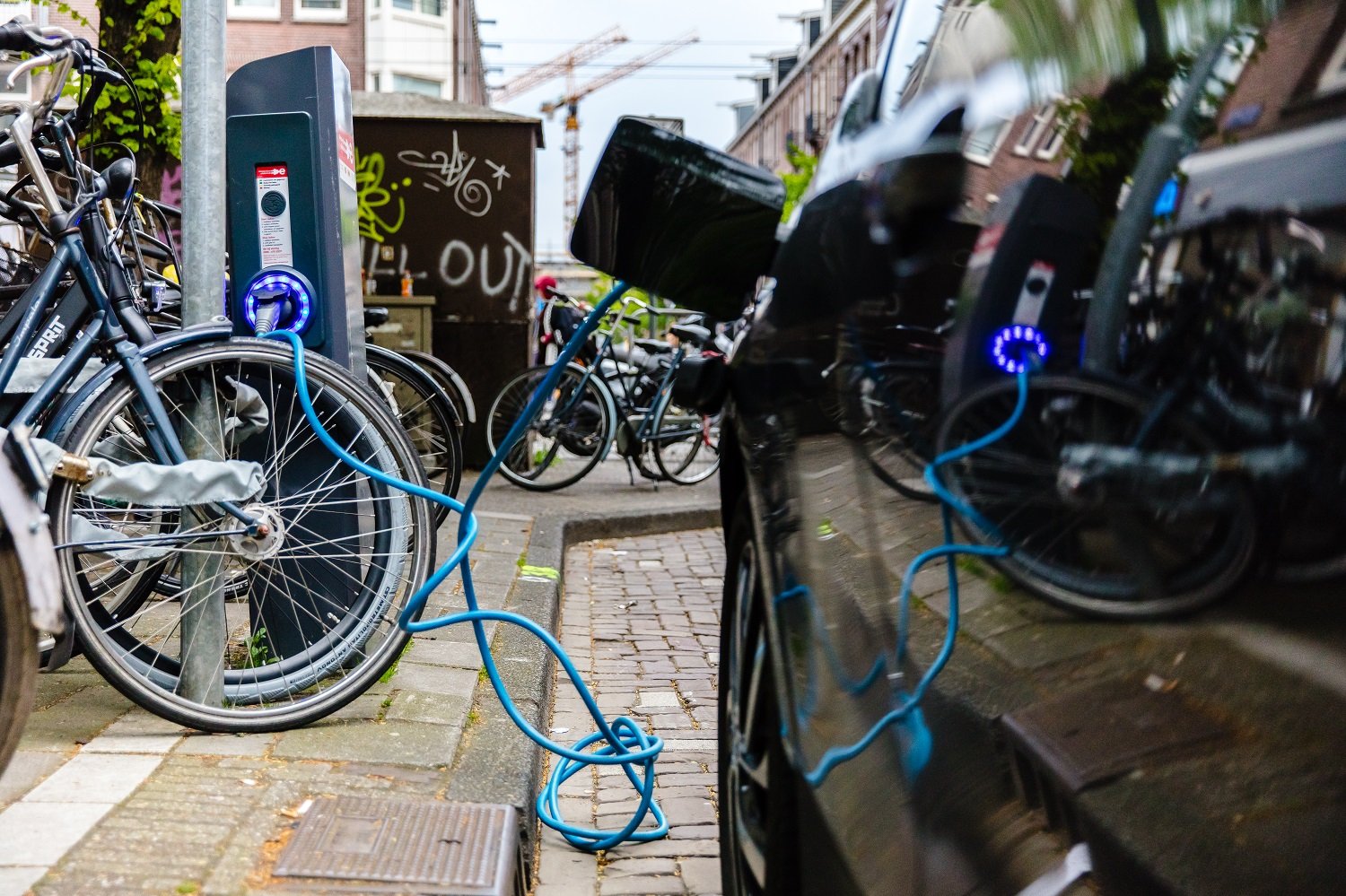 17_FLATANGLE_AMSTERDAM_PARKED CAR_CHARGING STATION_3