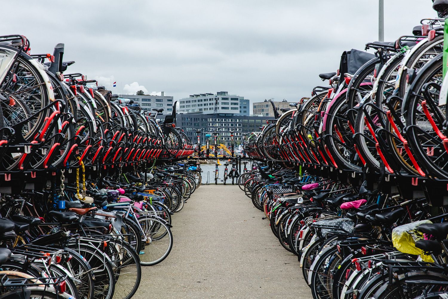 Bicycles_outdoors_rack_amsterdam_day