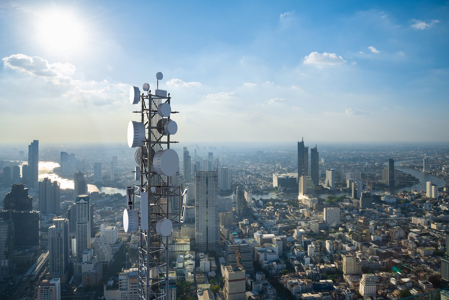 Mast-Cell-5G-Tower-Edge-Skyline-City