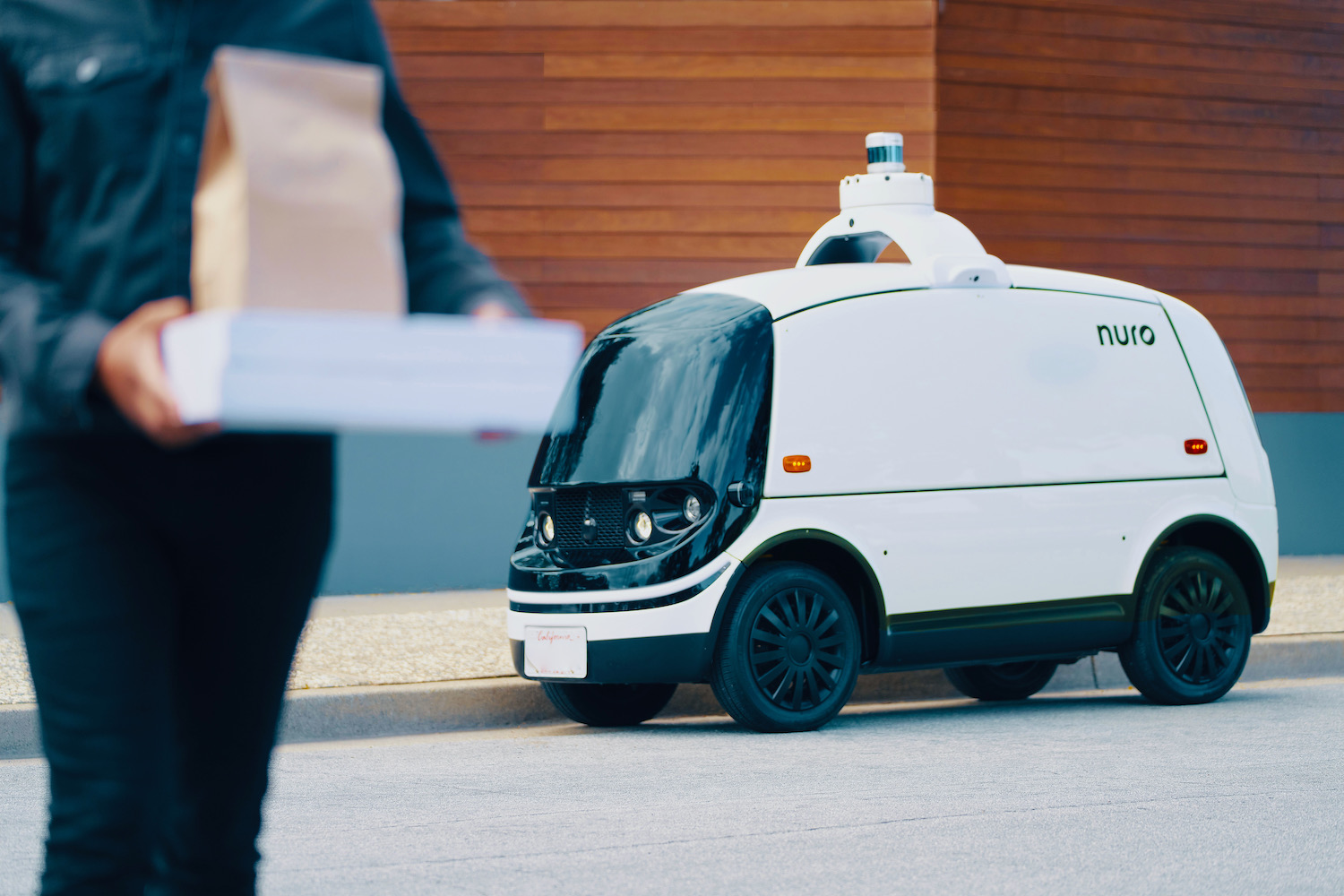 Nuro hotsell delivery robot