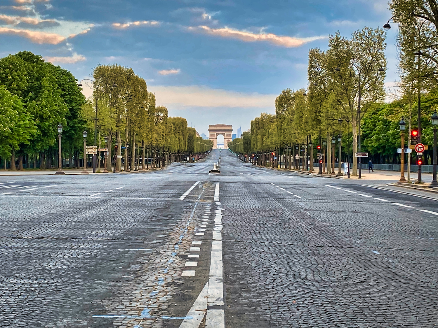Paris-Champs-Elysees-Street-Traffic