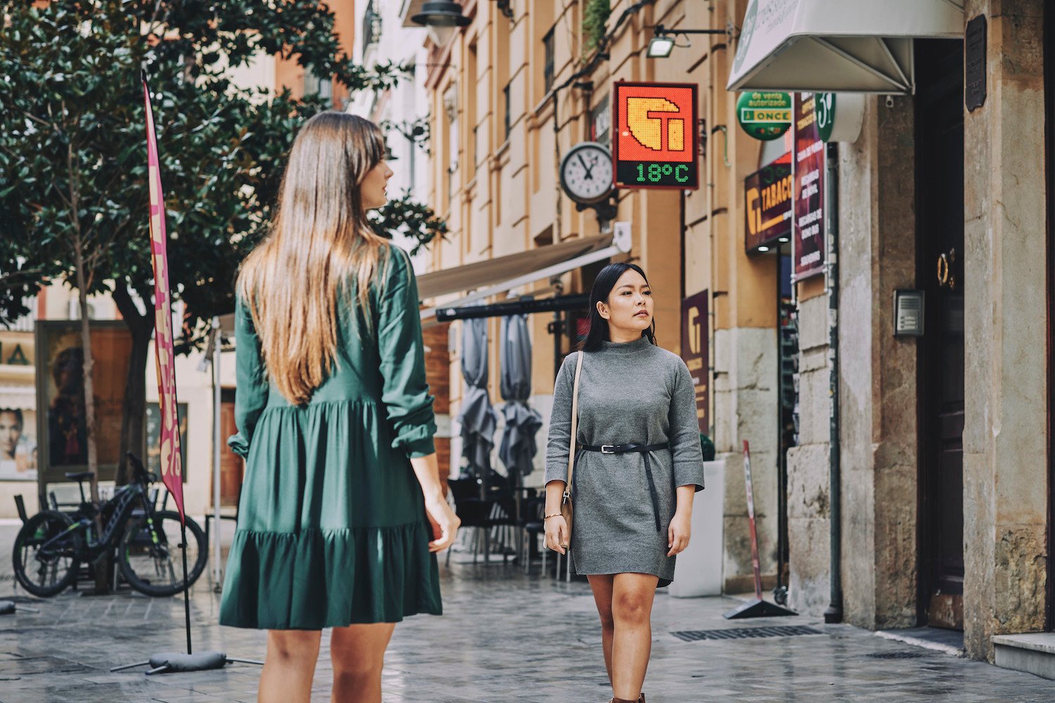 PlaceIQ-Malaga-Retail-Mobility-Urban-Pedestrian-Woman-Women-Walking