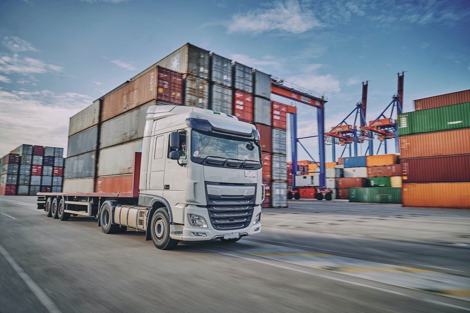 Port-Fleet-Management-Supply-Chain-Truck-Semi