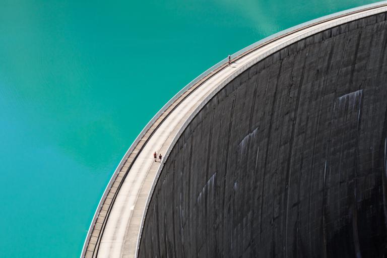 Finding a crack in a dam: easy as IoT