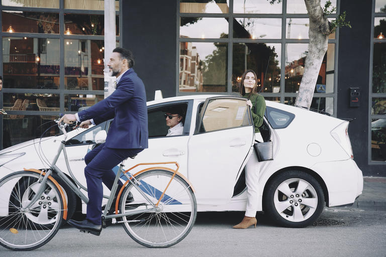 street-car-bike-bicycle-taxi-rideshare-urban-mobility-blog.jpg