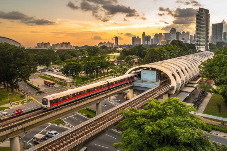 Building together: what if a train driver could get warned before a crash happens?