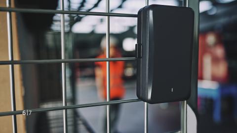 Tracking device in warehouse