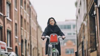 Woman-Bike-Bicycle-eBike-Urban-Mobility-City