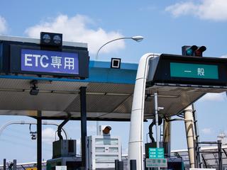 テレマティクスサービス - 高速道路の料金所