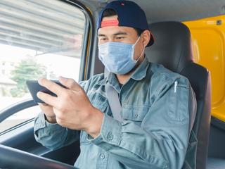 高精度地図データをもとにした車両管理情報をスマートフォン上で取得するトラックドライバー