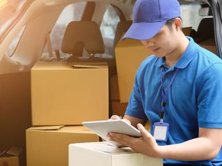 タブレットを使い、高精度なジオコーディングで位置情報を得る運送業者